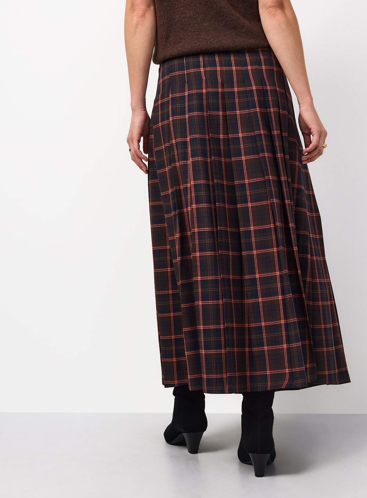 Orange & Black Tartan Check Kilt 8 - Image 4 thumbnail